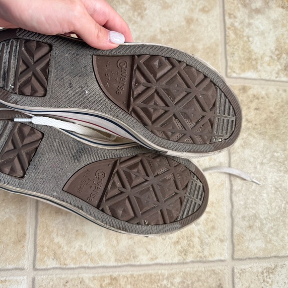 White lowtop converse - Picture 4 of 7